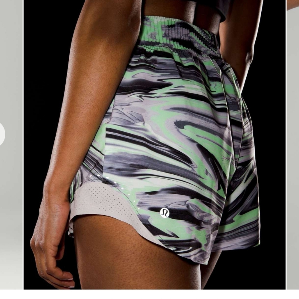 Lululemon Hotty Hot High-Rise Short 4" *Special EditionPaint Glide Warp Multi /